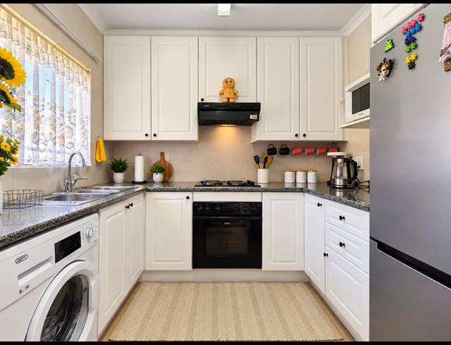 2 BEDROOM TOWNHOUSE FOR SALE IN MAGALIESKRUIN